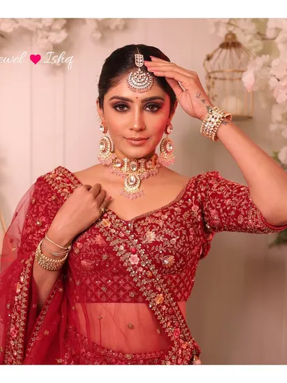 Timeless beauty in a single frame. This bride is wearing a stunning big polki choker with delicate pink beadwork, paired with a matching maang tikka for a look that is both minimal and royal.