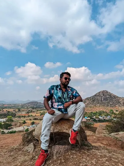 A stylish pose against the beautiful landscape near Gudibande. Our trips are a great opportunity to express your personal style in nature.