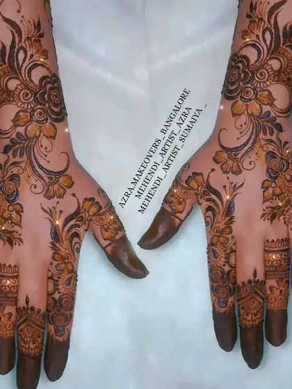 An elegant Arabic vine design that flows beautifully from the fingers up the arm.