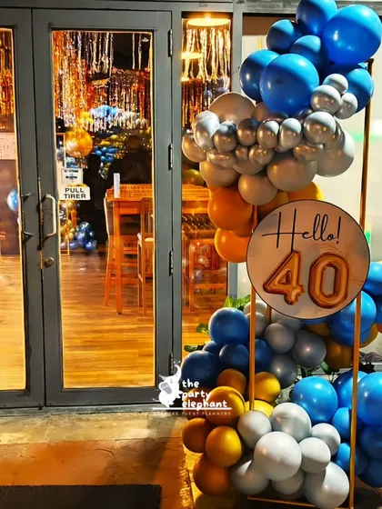 A custom 'Hello 40' sign was another fun detail for this milestone birthday, incorporated into a balloon column at the entrance of the venue.