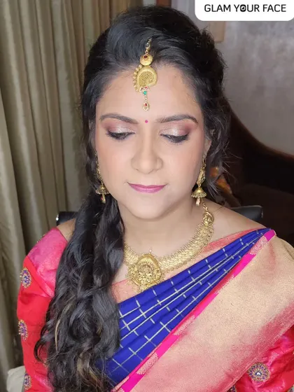 This minimal glam makeover creates a level of radiance that is hard to measure. It is a perfect example of a South Indian wedding guest look, with glowing skin and defined eyes.