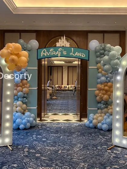 Another view of the personalized photo entrance, showcasing the beautiful balloon work and character details.