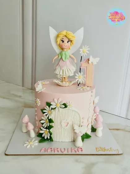 An enchanting fairy garden cake for Aarvika’s first birthday. I created a whimsical world with a tiny fairy door, delicate daisies, and a sweet fairy topper to bring the magic to life.