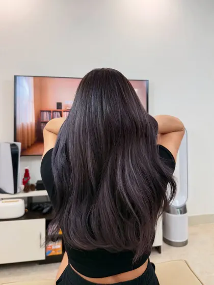 A color correction that resulted in this perfectly glossed, deep, cool-toned brunette. The color is rich, even, and incredibly shiny.
