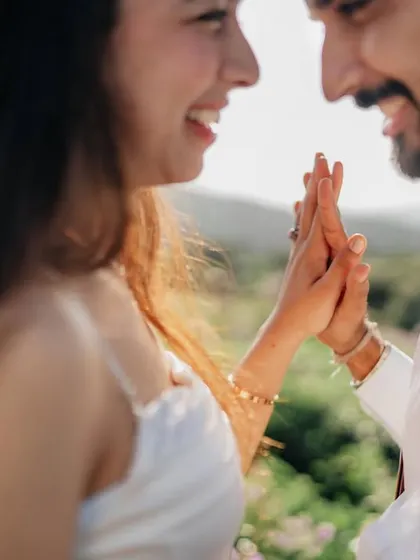 A close-up on their hands, a simple touch that says so much. I focus on these details to tell the full story of your love.