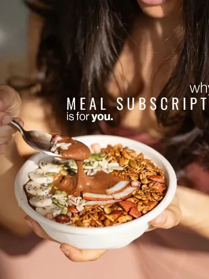 Our meal subscription is for you if you want to enjoy delicious food without the guesswork. This chocolate smoothie bowl is a perfect example of a healthy meal that feels like a treat.