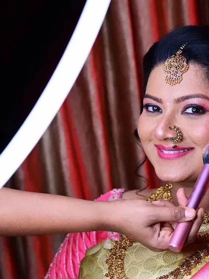 A behind-the-scenes moment, giving the final touches to Dr. Nikitha's seemantham makeup. I use a ring light to ensure every detail is perfect, from the blended eyeshadow to the flawless base.