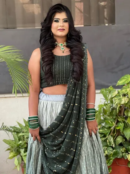 A full-length shot of the model with her beautiful curls and front variation hairstyle.