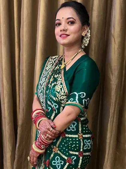 A happy client ready for a wedding event. I gave her a classic makeup look and a traditional hair bun adorned with a fresh gajra to match her beautiful green bandhani saree.