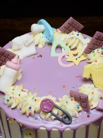 A top-down view of the "Oh Baby!" cake, showing all the cute fondant decorations. It's a fun and playful design to celebrate a new arrival.