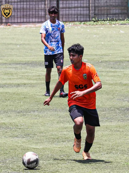 A player in control, looking up to assess his options before making a pass.
