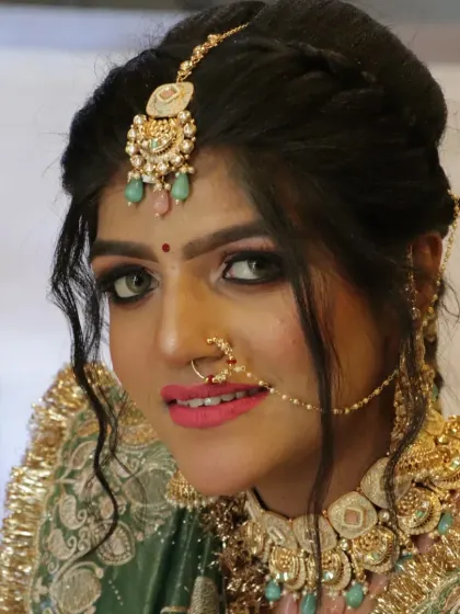 A vibrant and glamorous Punjabi bridal look. This features flawless HD makeup with striking smokey eyes, bold pink lips, and perfectly coordinated jewellery, capturing the joyful and celebratory spirit of a Punjabi wedding.