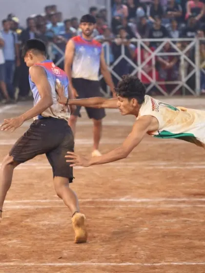 A chaser closing in on a runner, a moment of high tension in the game.