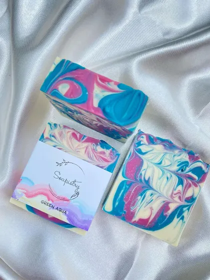 Another look at the vibrant Green Aqua soap bar.