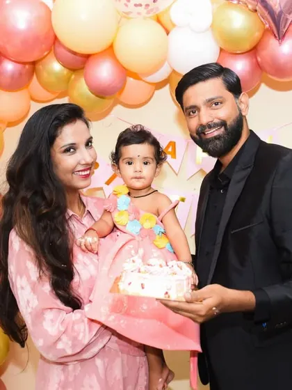 Another lovely family pose with the birthday girl and her cake.
