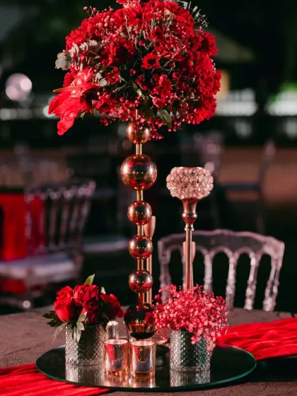 Vintage elements add a touch of nostalgia and charm. For this Broadway-themed Sangeet, we used details like a classic gramophone and a retro radio to transport guests to another era.