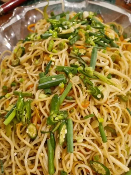 Our Sichuan Pepper Noodles are tossed with fresh vegetables like carrots and spring onions, offering a perfect balance of spice and flavour. A simple yet satisfying dish for any meal.