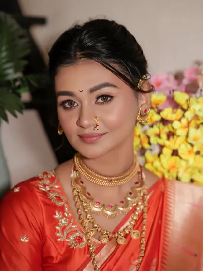 A Maharashtrian bridal demo for my diploma students, focusing on a soft, natural glow.