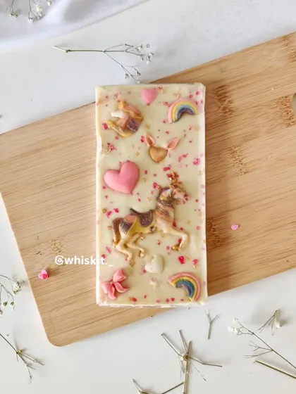 A beautiful unicorn-themed white chocolate bar. The detailed, colorful unicorn and rainbow decorations make it a magical treat.