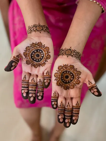 Another view of the sister's beautiful mandala mehendi.