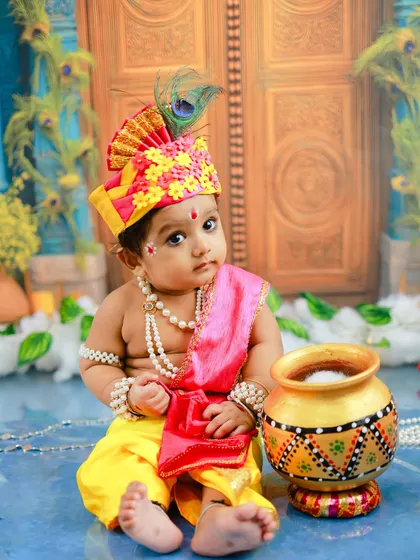 A direct, soulful gaze from our little Natkhat Krishna. This portrait is simple yet powerful, capturing the timeless beauty of childhood innocence.