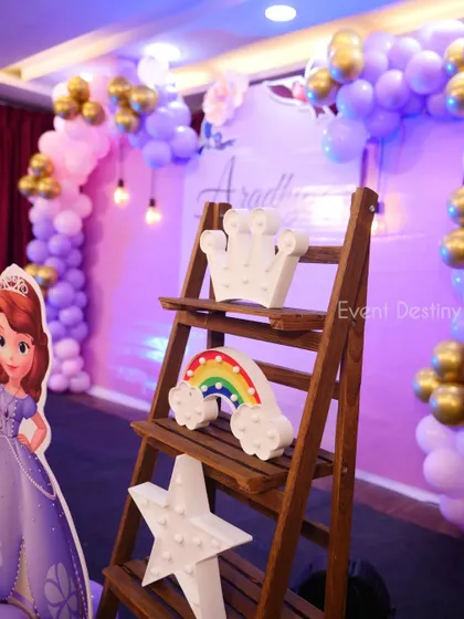 We pay attention to the little details. This prop shelf at a Sofia the First party holds light-up decorations like a crown, rainbow, and star, adding to the magical ambiance.