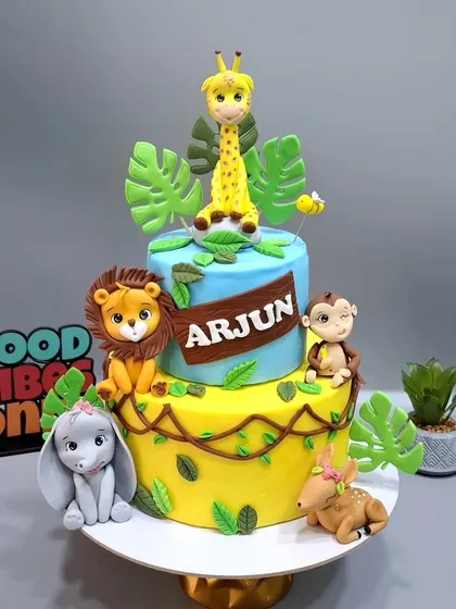 The final two-tier jungle cake from our masterclass, showcasing all the techniques taught.