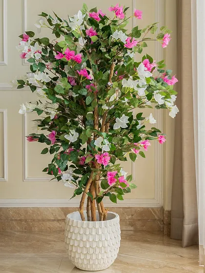 Enjoy the beauty of nature without the upkeep. This artificial bougainvillea tree is incredibly lifelike, with vibrant pink and white blossoms that bring a fresh, summery feel indoors all year round. It's a perfect, no-maintenance solution for adding a pop of color to your living room or balcony.