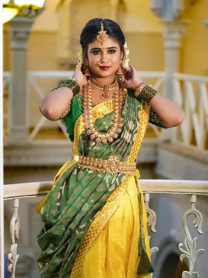 A full view of the bride, showing how our complete jewellery set creates a stunning and photogenic look.