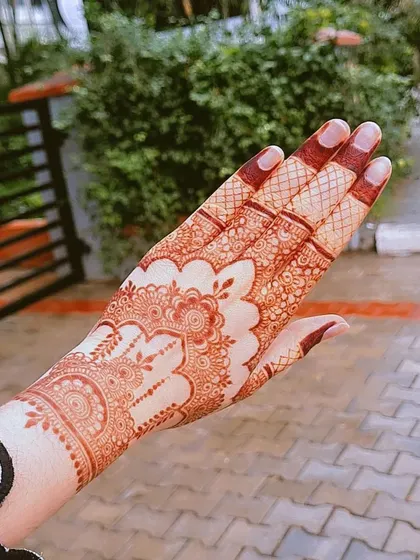 The final look of the Eid henna stain. It's ready for the festivities!