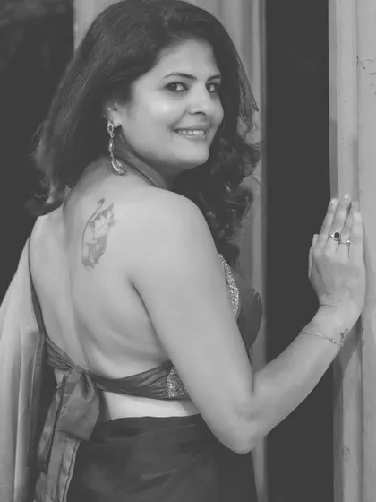 A backless blouse design is one of my specialties. This monochrome shot highlights the elegant tie-back detail of a blouse paired with a traditional saree.