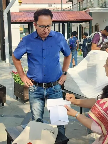 Discussing a physical model with clients and collaborators on-site. The design process is a hands-on, interactive dialogue, ensuring the final vision is shared and understood by everyone involved in the project.