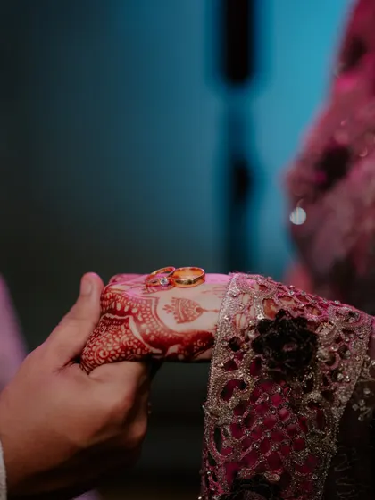 A macro shot of the engagement rings on the bride-to-be's henna-adorned hand.