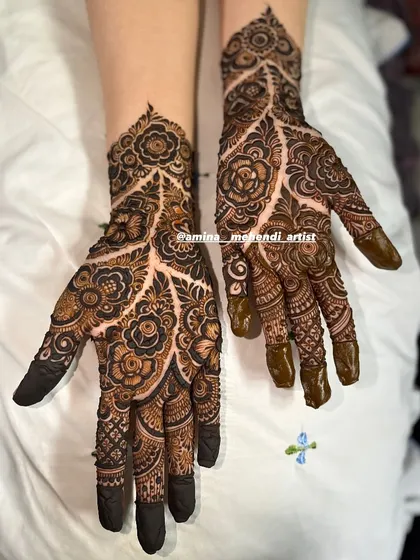 A beautiful leaf-inspired design, with patterns that flow like vines across the back of the hands.