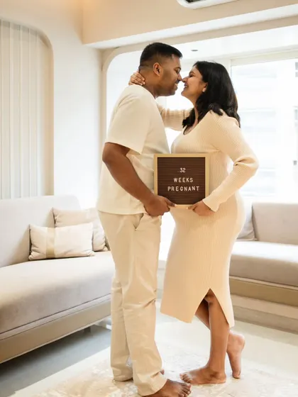 Nothing beats the comfort of your own home for a photoshoot! This sweet couple wanted to capture their journey in their own space. Using a simple letter board is a lovely way to mark the weeks and create a personal, memorable pregnancy photo.