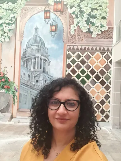 A selfie with my work. I'm so proud of how this Spanish-themed mural turned out.