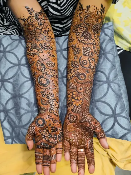 A full coverage design for an engagement bride. I am so grateful for every client who trusts me with their special occasion henna.