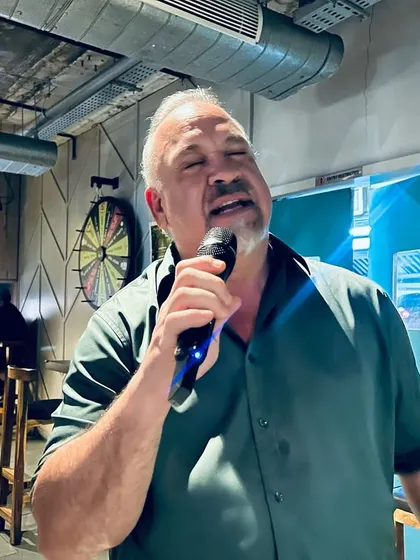 Last night's karaoke was lit, with surprise guests from Texas and some mind-blowing vocalists. The song lineup was fire, from Evanescence to Billy Joel.