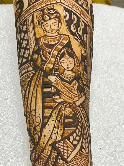 A close-up of a beautiful bride and groom portrait on the arm.