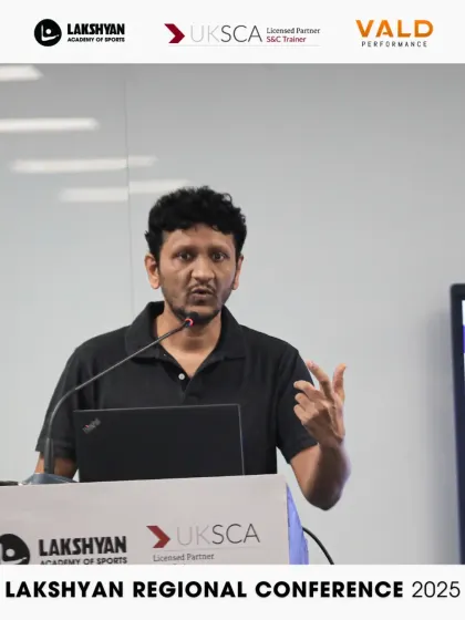 An expert speaker delivers a presentation at the 2025 conference, sharing his deep knowledge and practical experience with the attendees.