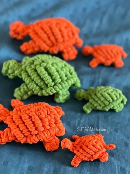 How cute are these macrame turtles? They are a symbol of good luck and make a unique decorative piece. I love making this little turtle family.