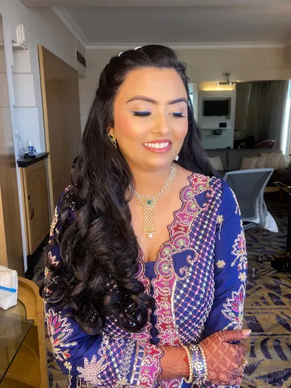 For Bansi's mehendi, I incorporated a pop of color with a blue winged liner to match her royal blue outfit, keeping the rest of the makeup fresh and dewy.