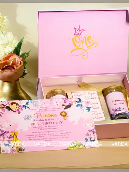 A complete first birthday invitation set for a little princess. The box includes the main invitation card with a jungle animal theme, along with personalized jars of treats, creating a delightful and cohesive gift for guests.