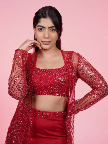 Another look at the red three-piece set. The combination of the bold color and sparkling details is just unbeatable.