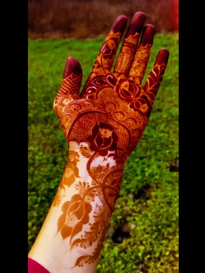 This is the beautiful, deep red stain you can expect from my 100% natural henna paste. I take great pride in my mix, which guarantees a dark, long-lasting color that makes your bridal mehndi truly stand out.