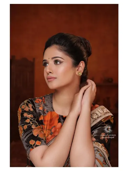 Another angle of the classic look. The makeup is perfectly balanced, with a neutral lip that allows the dramatic eye makeup to take center stage.