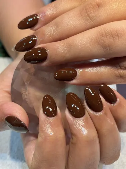 Fall-ready with these beautiful chocolate brown refill nails. This rich, warm brown is perfect for the autumn season or any time you want a sophisticated, neutral look.