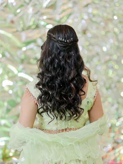 In full bloom for her Haldi ceremony. This look is all about happiness and color, with a soft glam finish and a personalized hair clip for a cute touch.