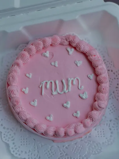 Simple, sweet, and classic. This pink bento cake with 'mum' written on it is an adorable and tasty way to celebrate the most important woman in your life.