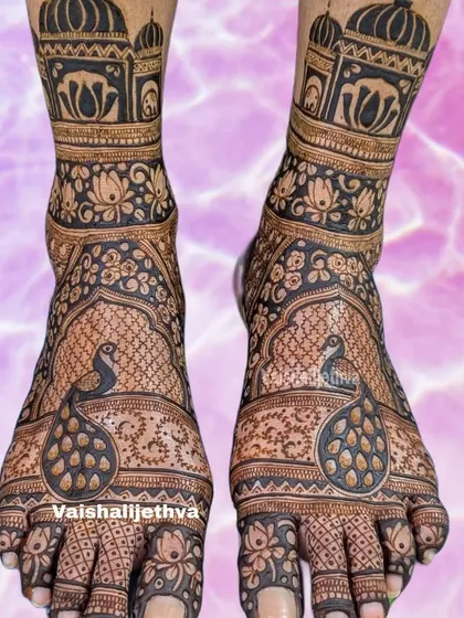 Bridal leg design for my beautiful bride Nisha. This pattern features peacocks and palace architecture, perfectly matching her hand mehndi.